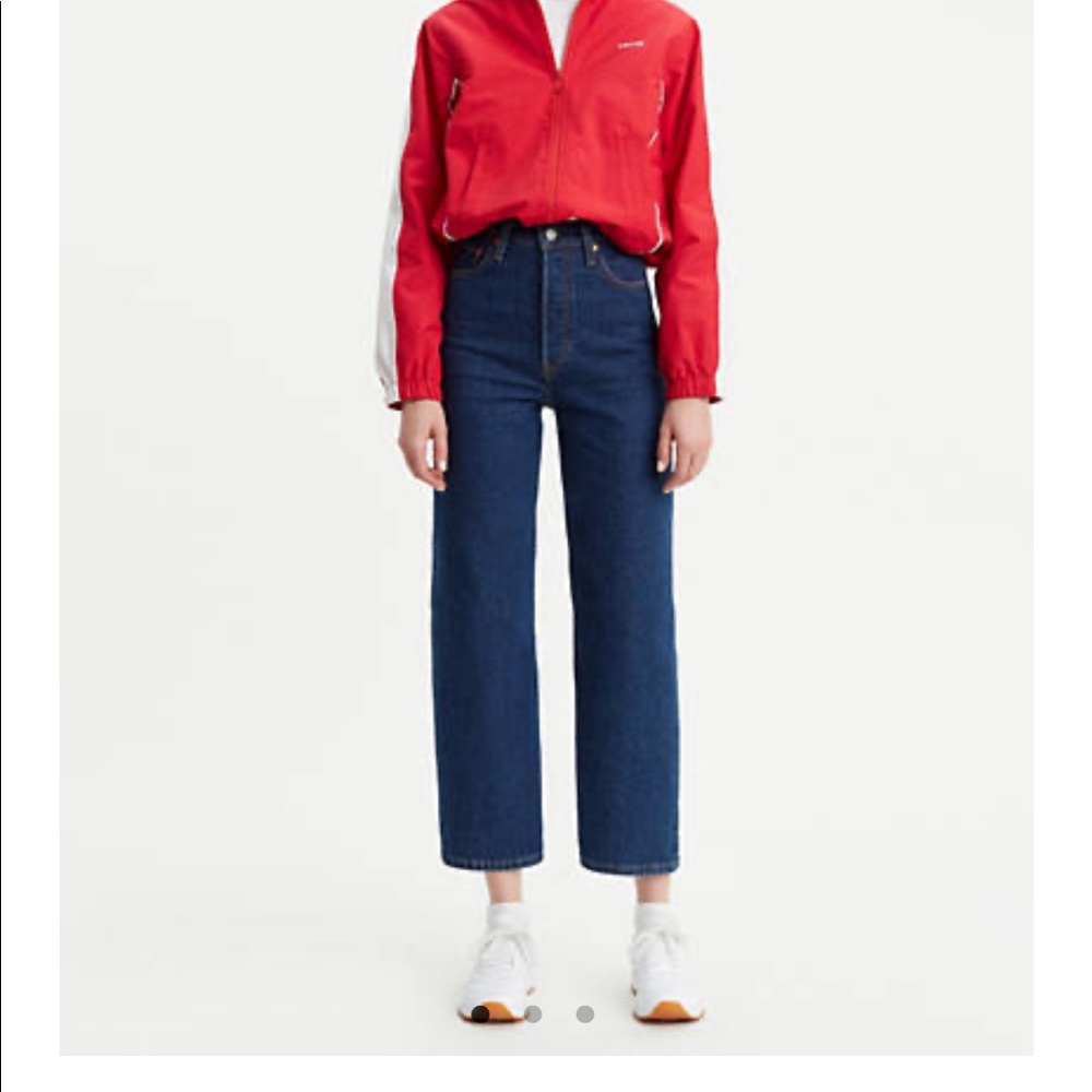 Levi’s Ribcage Straight Dark Wash Size 28